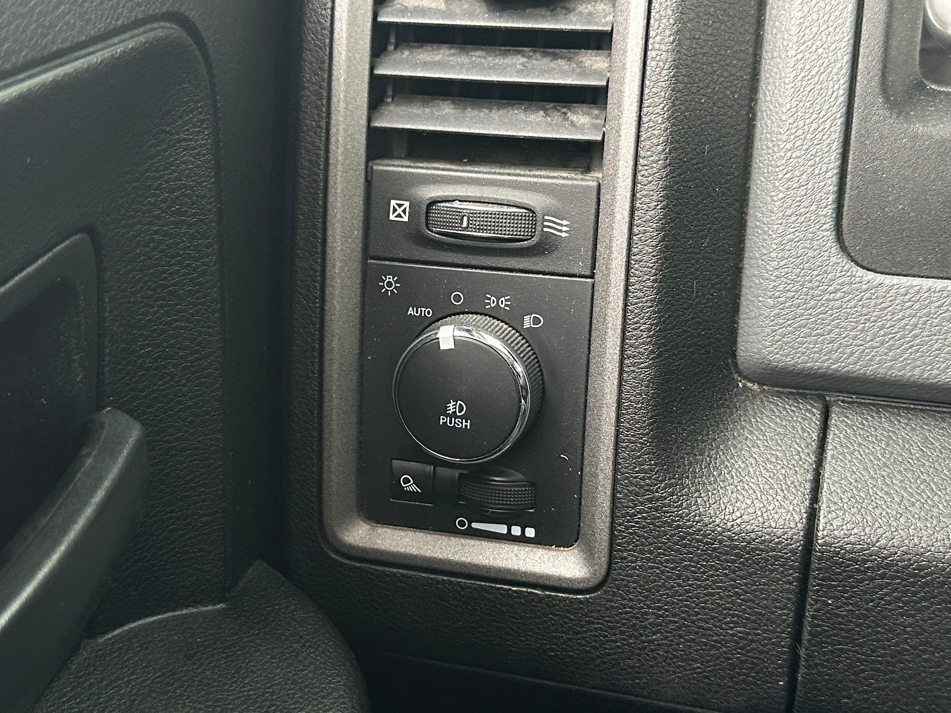 ram ram 1500 classic 2019 1C6RR6FT5KS704243 image ram ram 1500 classic 2019 1C6RR6FT5KS704243 image